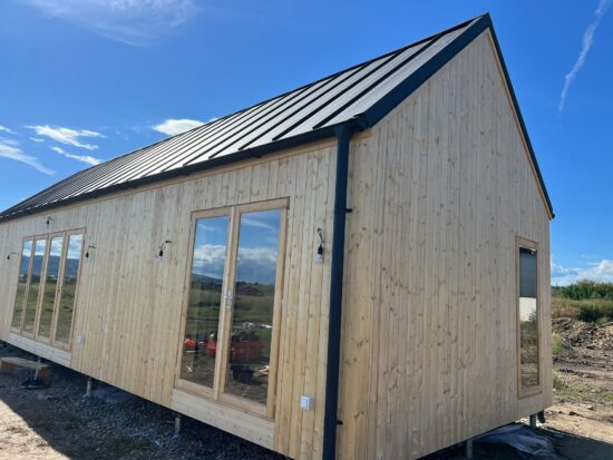 Montaj Cluj Mihai Viteazu - Casă din lemn izolată, 50mp, 3 camere, baie, 12x4m, perete dublu de 44mm + izolație + 20mm, Pin Nordic, ADALINE